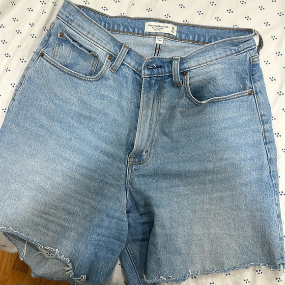 A&F The High Rise Dad Short - Picture 2 of 4